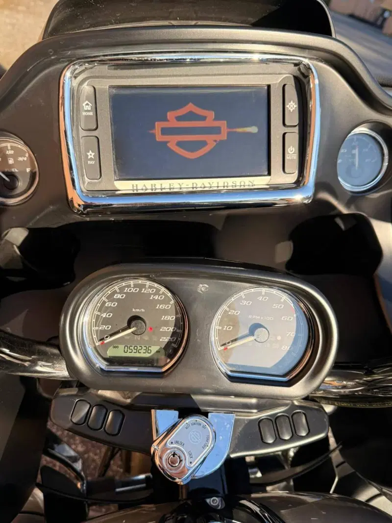 Harley-Davidson 107 Road Glide Ultra (2017 - 18) - FLTRU (13)