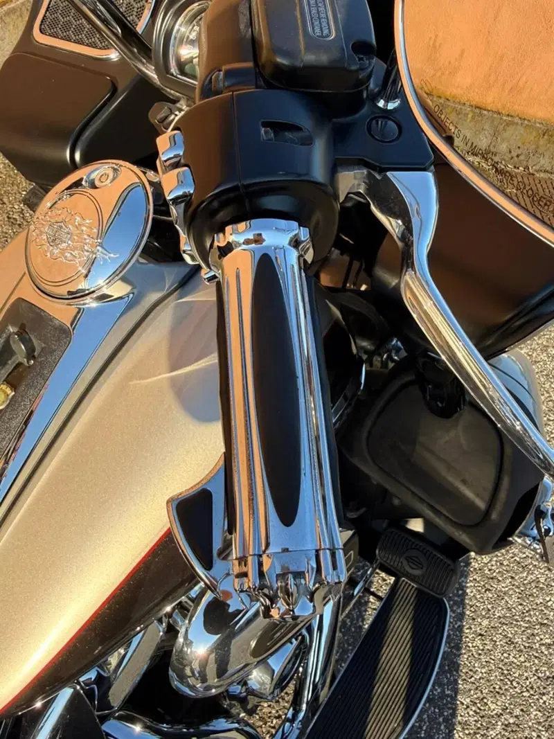 Harley-Davidson 107 Road Glide Ultra (2017 - 18) - FLTRU (15)
