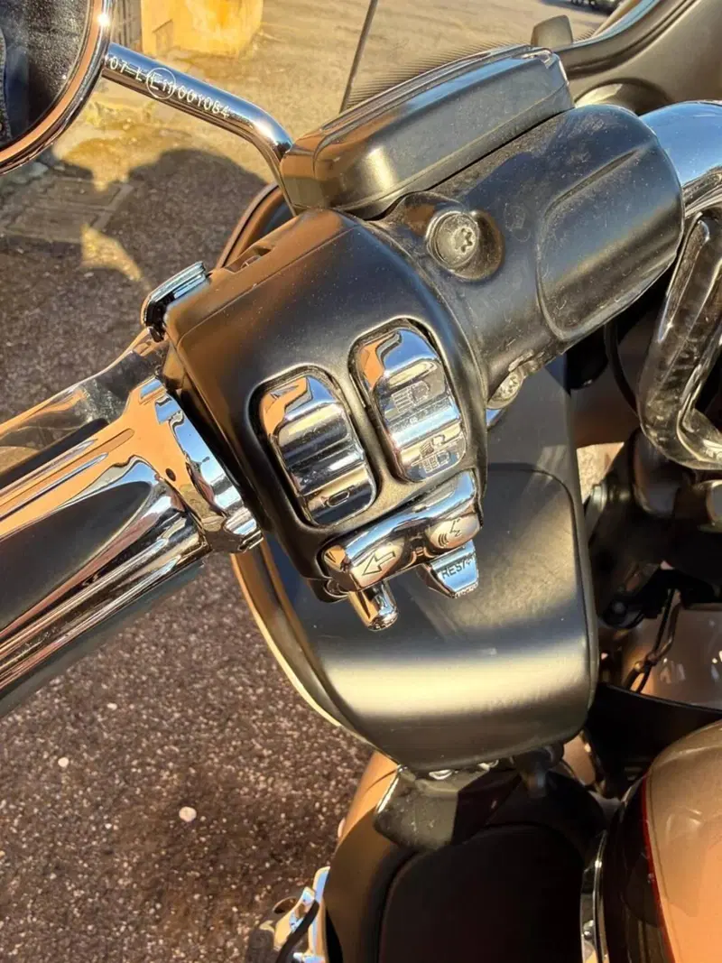 Harley-Davidson 107 Road Glide Ultra (2017 - 18) - FLTRU (17)