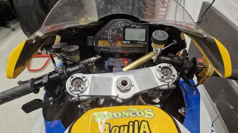 Honda CBR 1000 RR Fireblade (2004 - 05) (2)