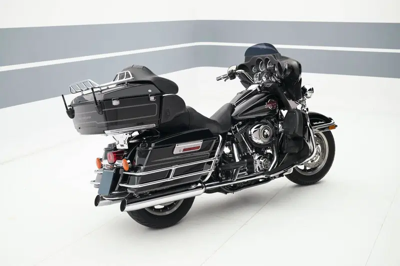 Harley-Davidson 1584 Electra Glide Ultra Classic (2007) - FLHTCU (3)