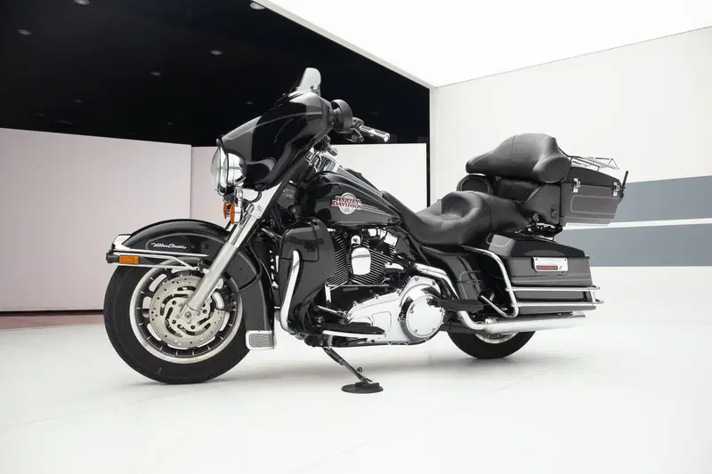 Harley-Davidson 1584 Electra Glide Ultra Classic (2007) - FLHTCU (4)