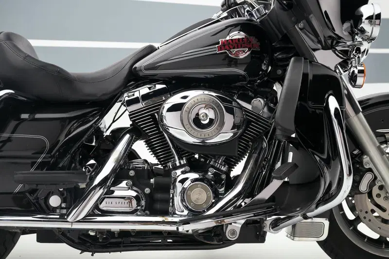 Harley-Davidson 1584 Electra Glide Ultra Classic (2007) - FLHTCU (8)