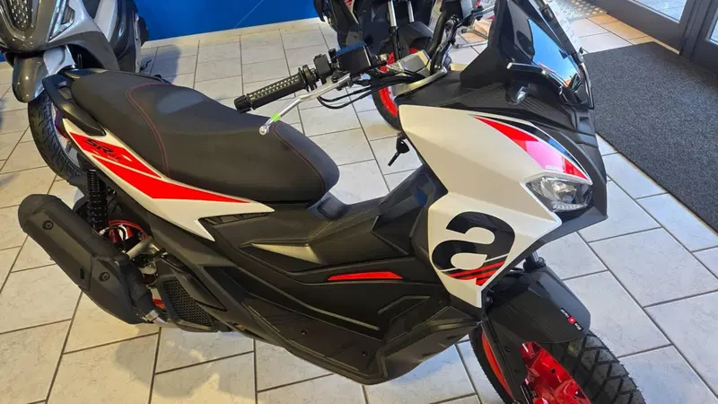 Aprilia SR GT 125 Sport (2025 - 26) (4)
