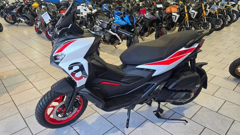 Aprilia SR GT 125 Sport (2025 - 26) (5)