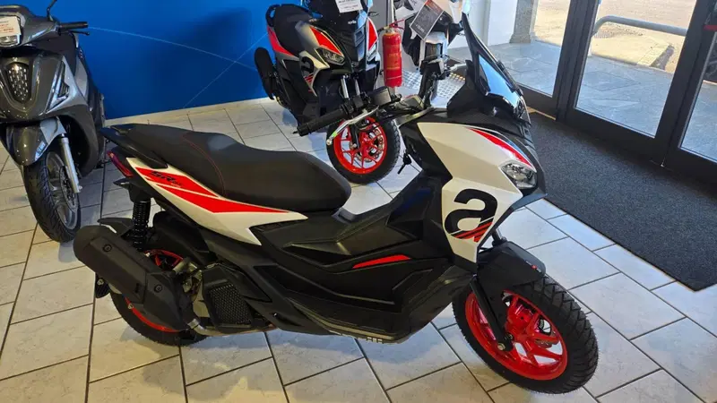 Aprilia SR GT 200 Sport (2025 - 26) (2)