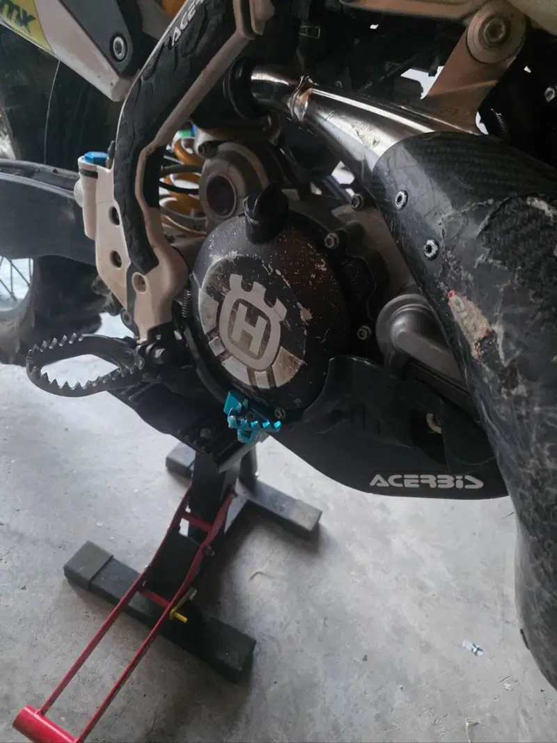 Husqvarna TE 300i Rockstar Edition (2022) (2)