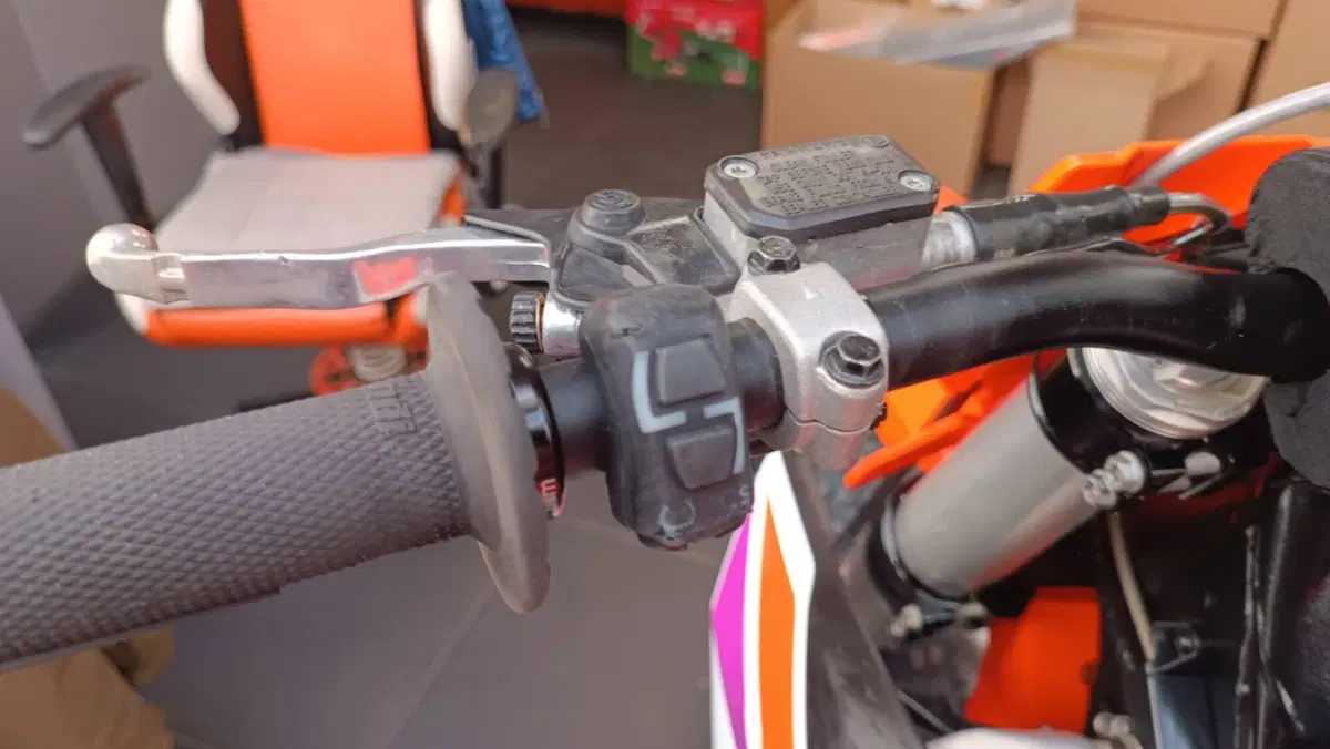 KTM 250 SX-F (2023) (3)