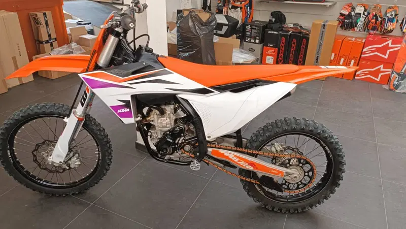 KTM 250 SX-F (2023) (2)