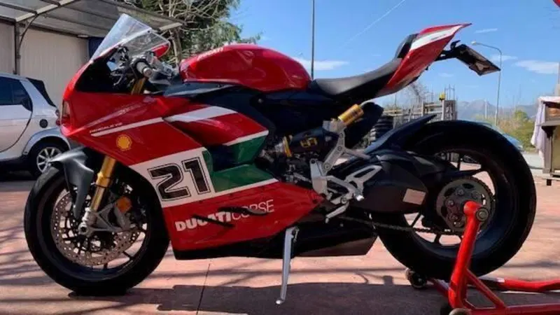Ducati Panigale V2 Bayliss 1st Championship 20th Anniversary (2021 - 24)