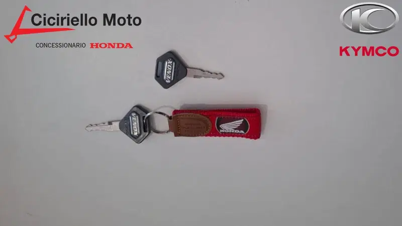 Kymco Venox 250 (2000 - 06) (4)