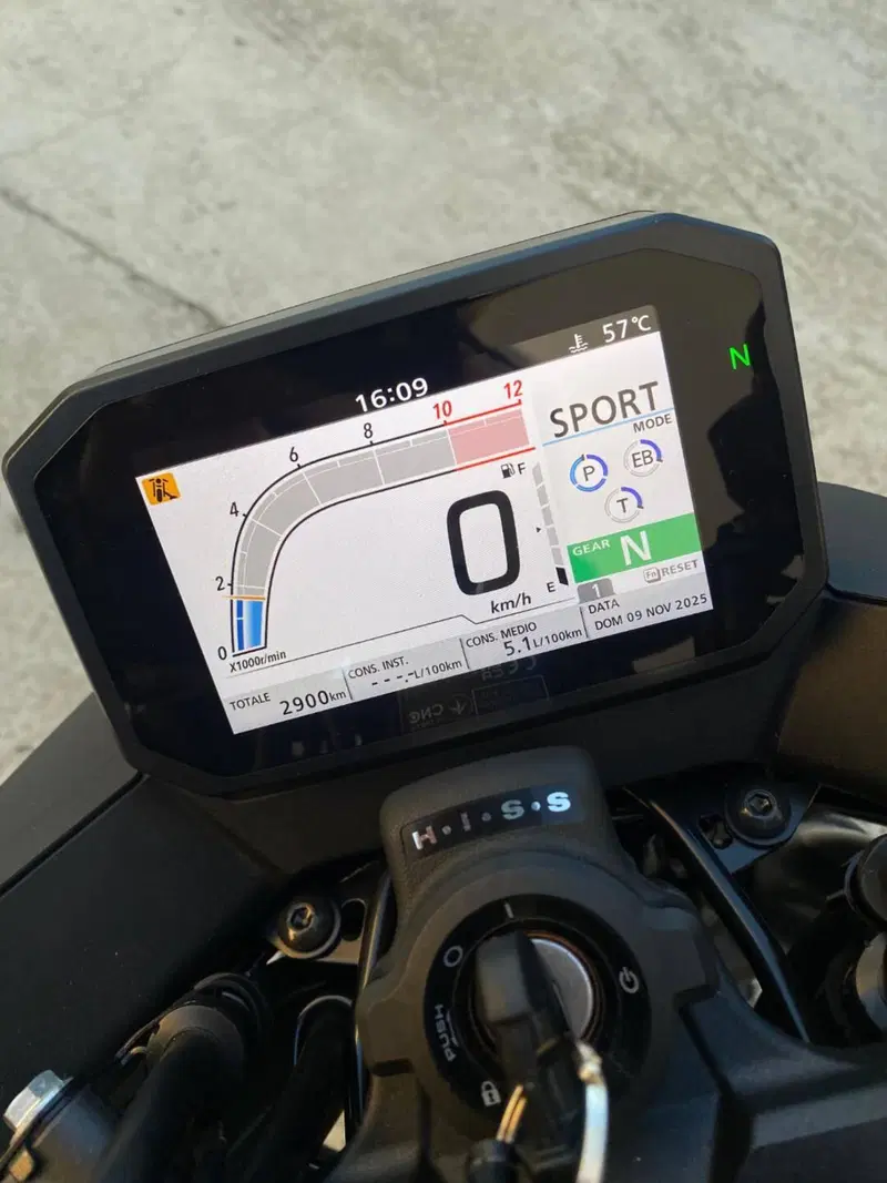 Honda CB 750 Hornet (2023 - 24) (4)