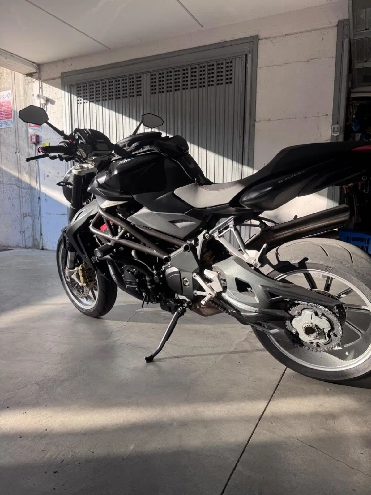 MV Agusta Brutale 1090 ABS (2012 - 19) (2)