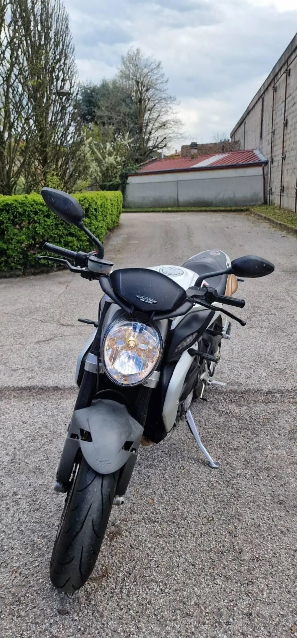 MV Agusta Brutale 675 (2011 - 15) (2)