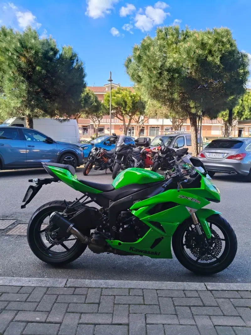 Kawasaki Ninja 600 ZX-6R (2009 - 16) (2)