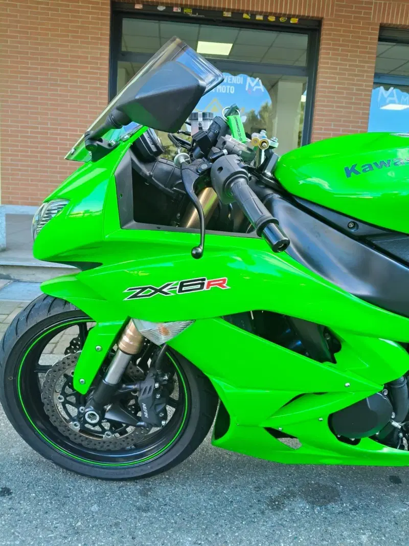Kawasaki Ninja 600 ZX-6R (2009 - 16) (4)