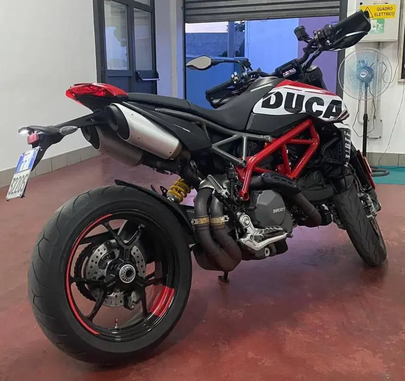 Ducati Hypermotard 950 RVE (2022 - 25) (2)