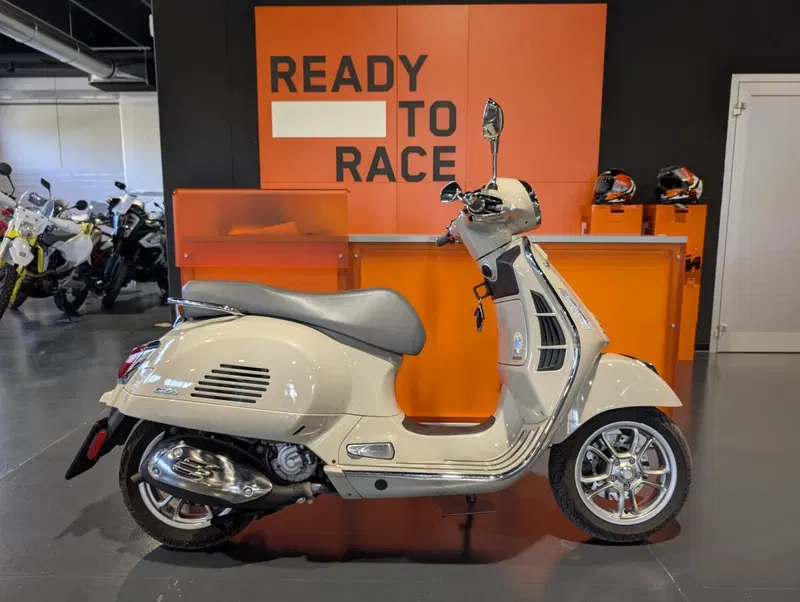 Vespa GTS 300 (2023 - 24)