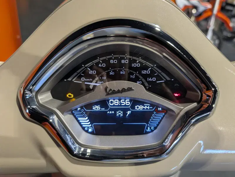 Vespa GTS 300 (2023 - 24) (4)