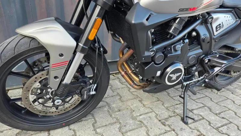 Moto Morini SEIEMMEZZO STR (2022 - 26) (14)
