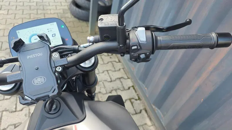 Moto Morini SEIEMMEZZO STR (2022 - 26) (12)