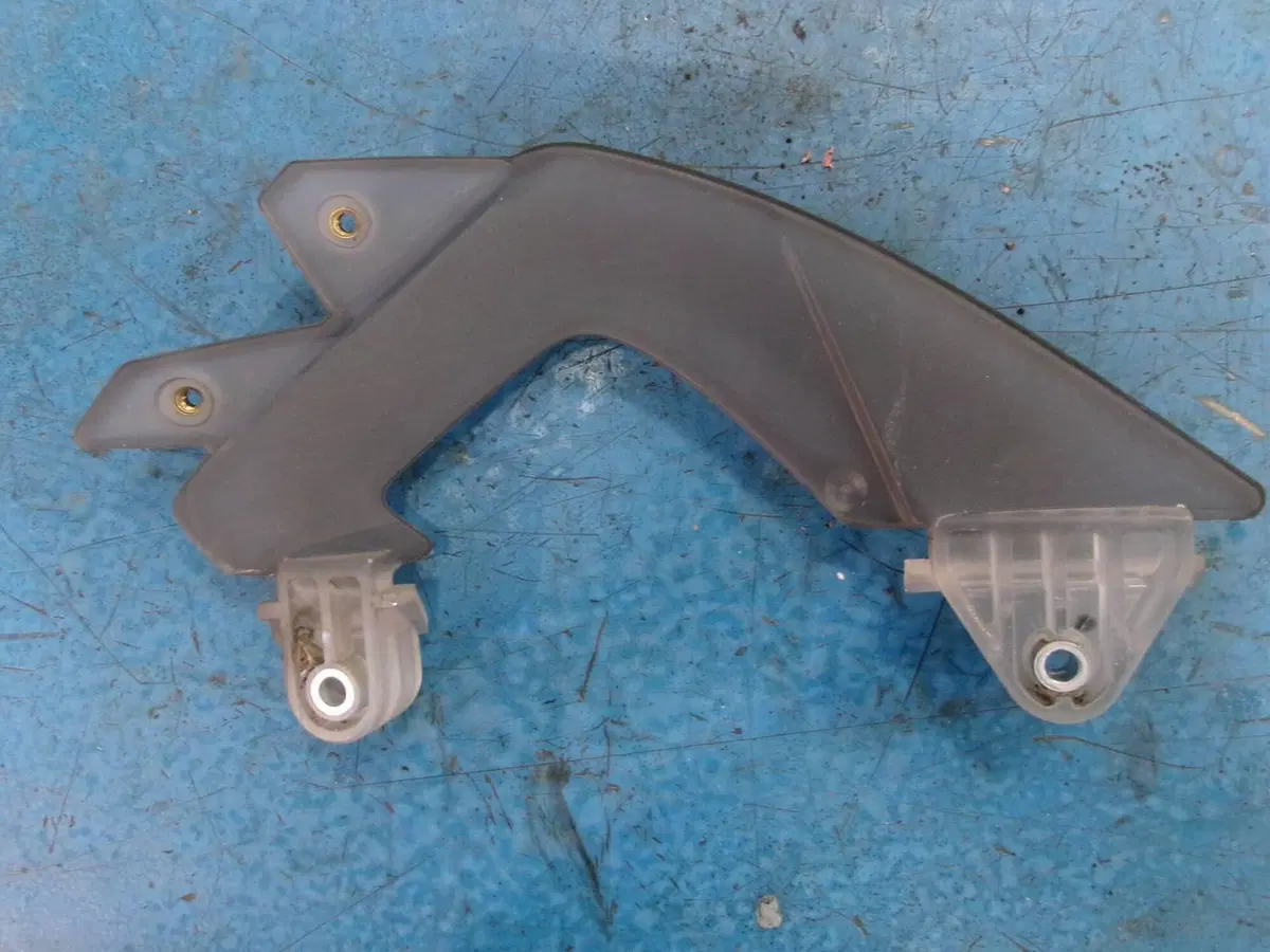 SUPPORTO PARABREZZA DX BMW F 650 CS SCARVER