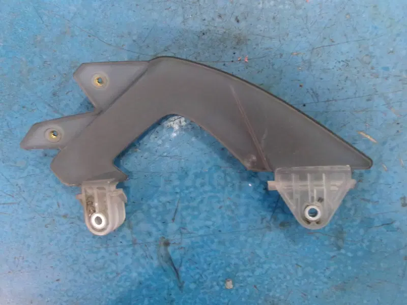 SUPPORTO PARABREZZA DX BMW F 650 CS SCARVER (2)