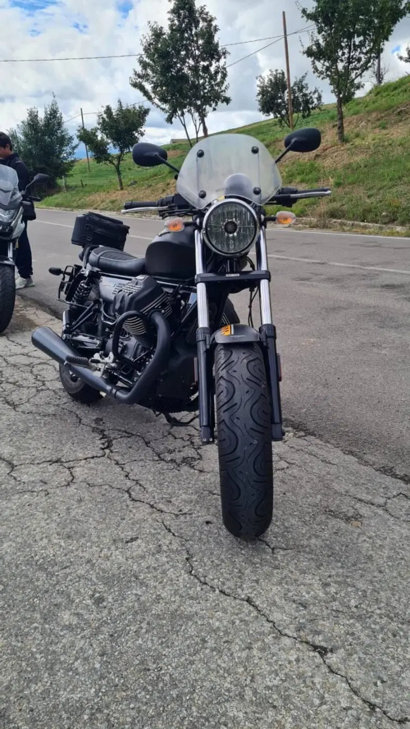 Moto Guzzi V9 Bobber (2016 - 18) (2)