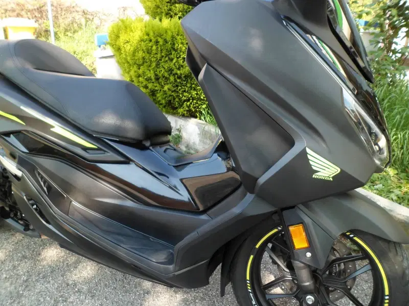 Honda Forza 350 (2022 - 24) (12)