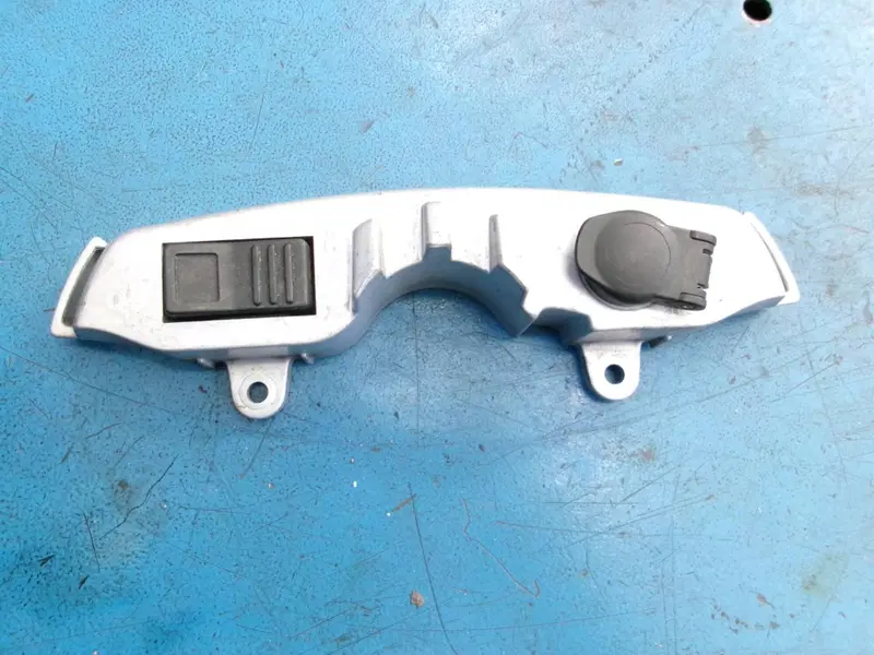 COPERTURA CON FORO BMW F 650 CS SCARVER (3)
