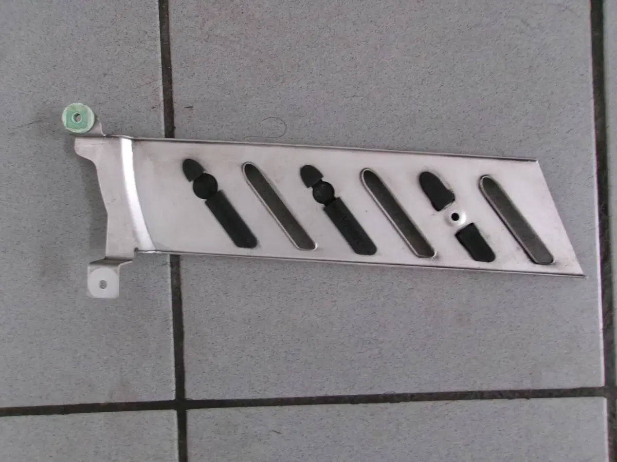 LAMIERINO SINISTRA BMW F 650 CS SCARVER (2)
