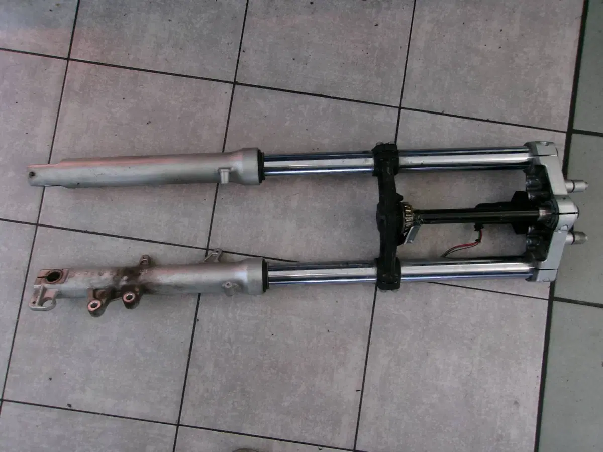FORCELLA ANTERIORE COMPLETA ORIGINALE BMW F 650 CS (2)
