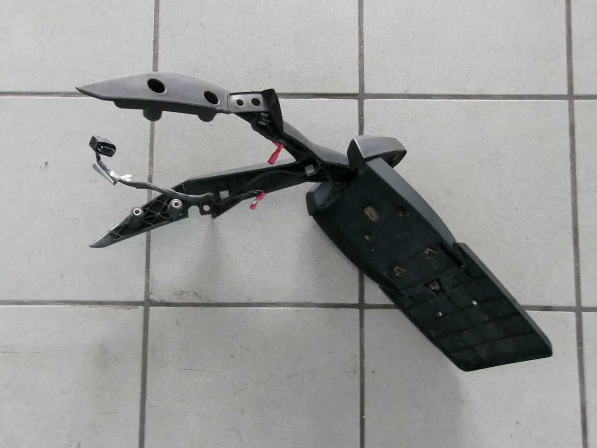 SUPPORTO POSTERIORE BMW F 650 CS SCARVER (3)