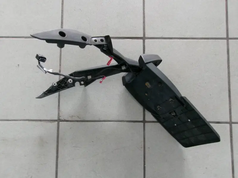 SUPPORTO POSTERIORE BMW F 650 CS SCARVER (3)