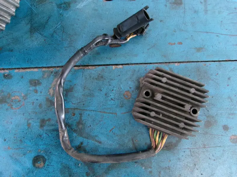 REGOLATORE ALTERNATORE BMW F 650 CS SCARVER