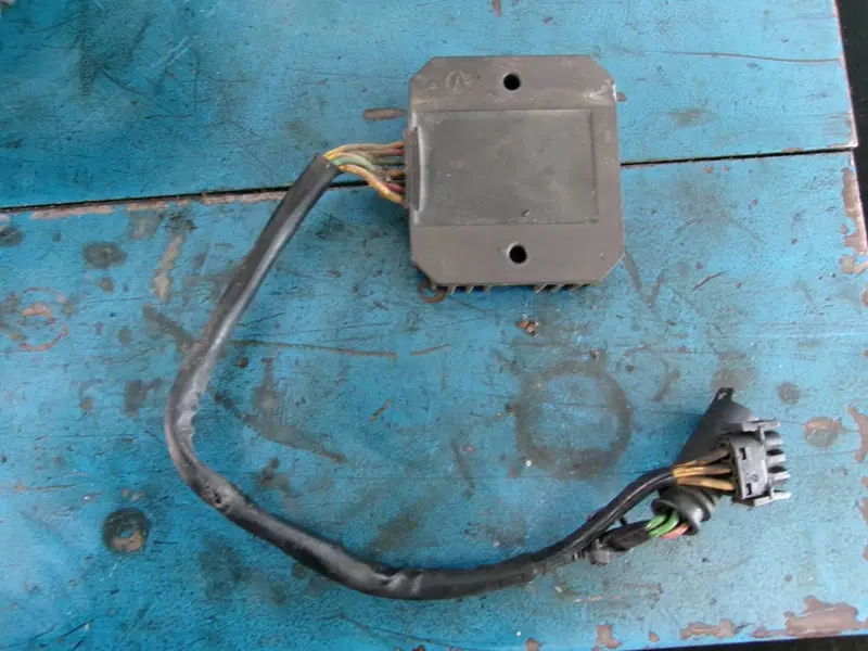 REGOLATORE ALTERNATORE BMW F 650 CS SCARVER (2)