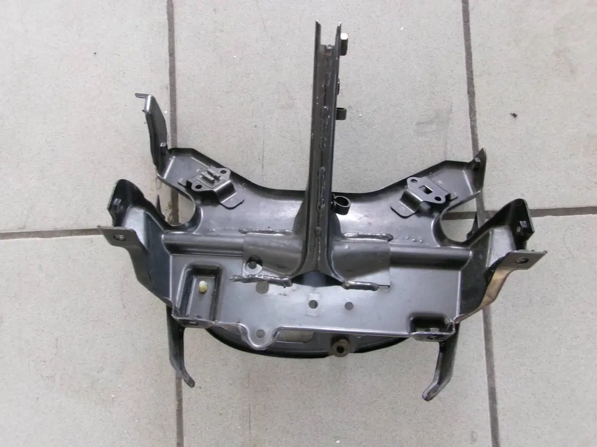 SOSTEGNO DI RIVESTIMENTO BMW F 650 CS SCARVER (2)