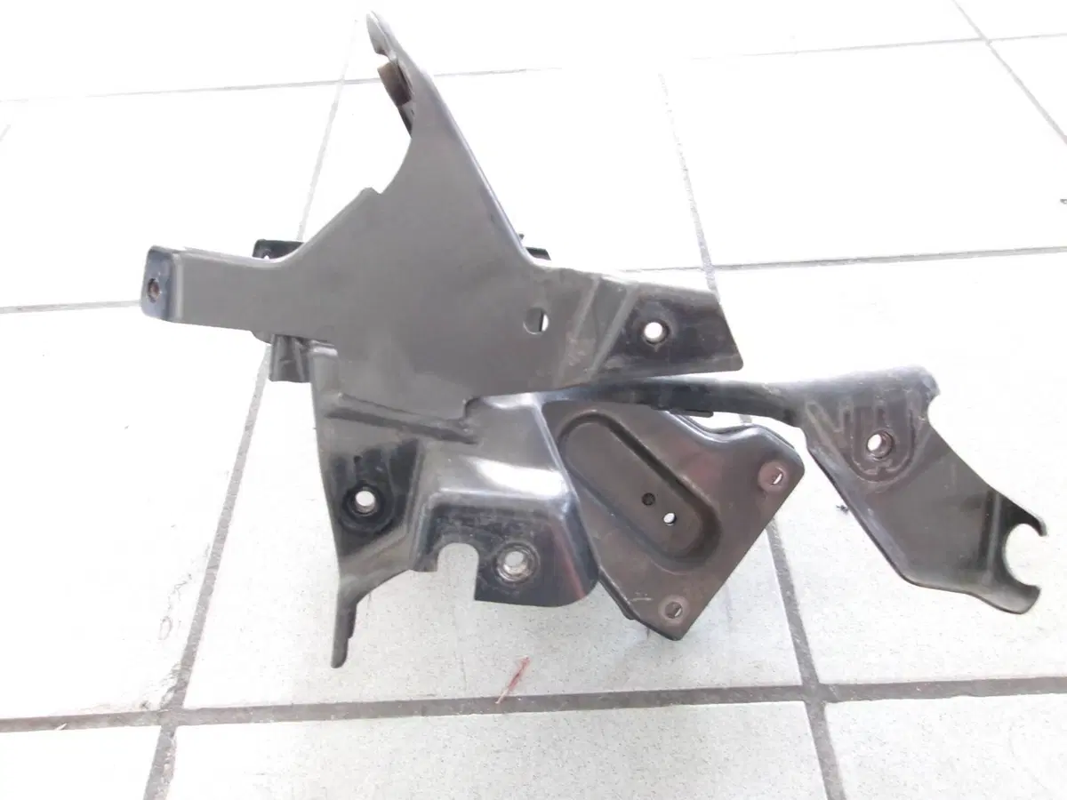 SOSTEGNO DI RIVESTIMENTO BMW F 650 CS SCARVER (3)