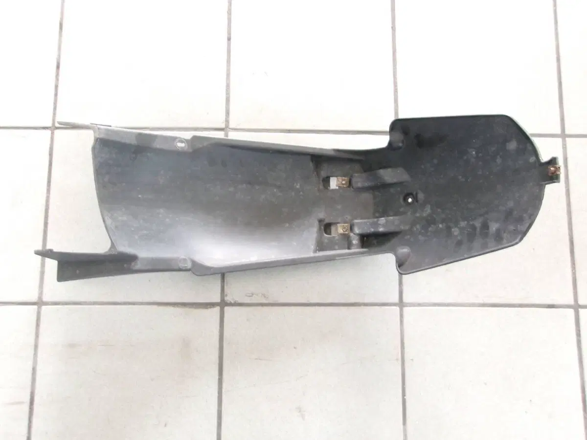 PARAFANGO POSTERIORE BMW F 650 CS SCARVER (2)