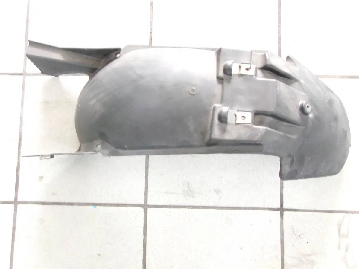 PARAFANGO POSTERIORE BMW F 650 CS SCARVER (3)