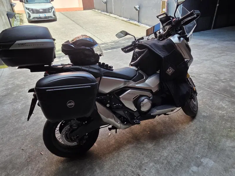 Honda X-ADV 750 DCT (2021 - 24) (2)