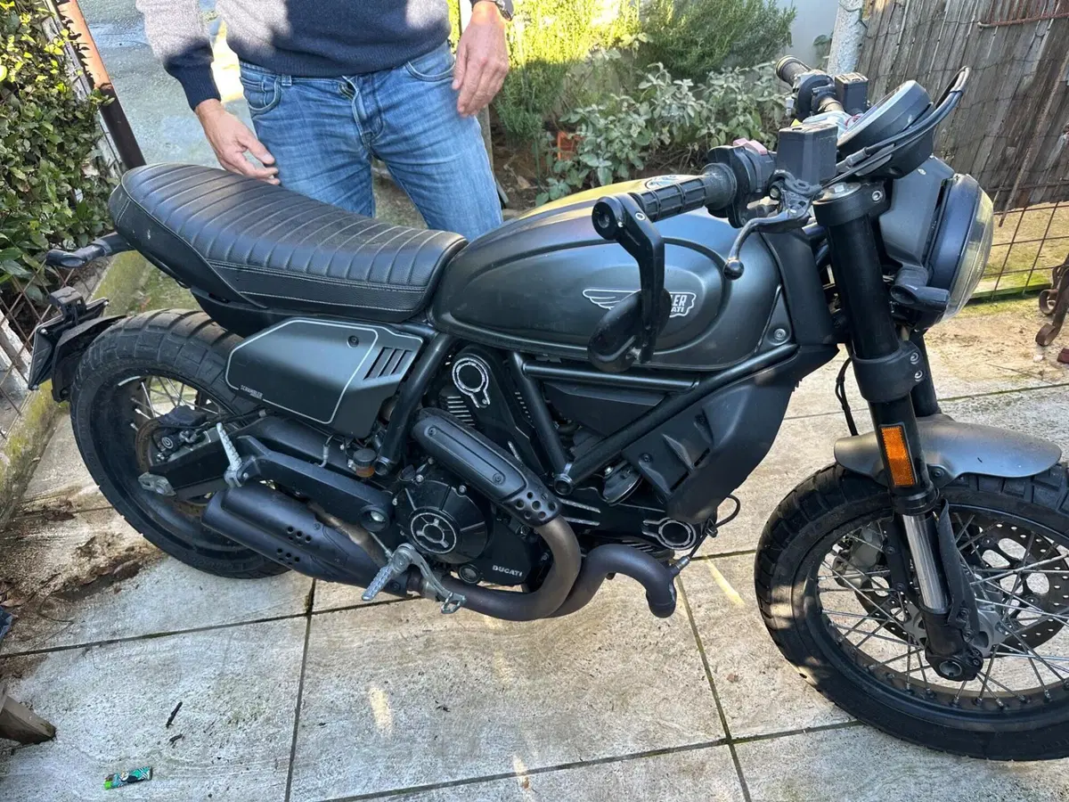 Ducati Scrambler 800 Night Shift (2021 - 22)
