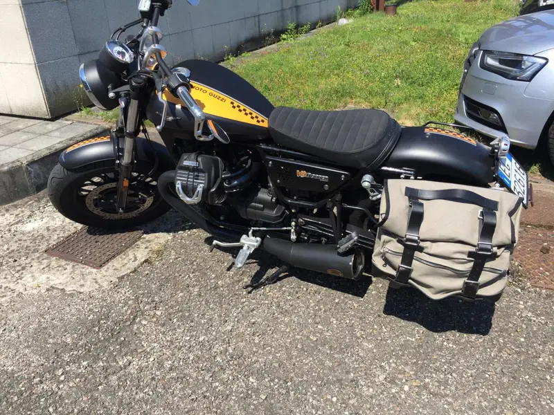 Moto Guzzi V9 Bobber (2016 - 18) (8)