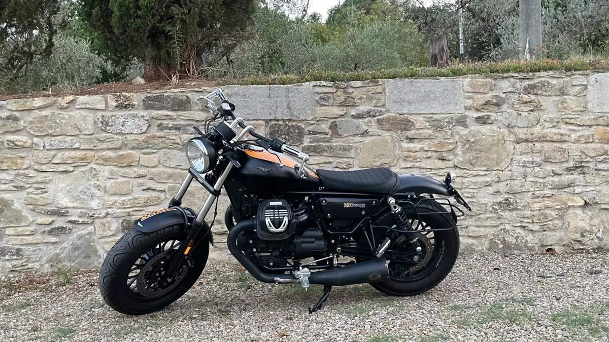Moto Guzzi V9 Bobber (2016 - 18)