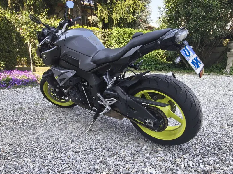 Yamaha MT-10 (2017 - 20) (4)