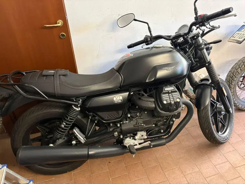Moto Guzzi V7 Stone (2021 - 24) (3)