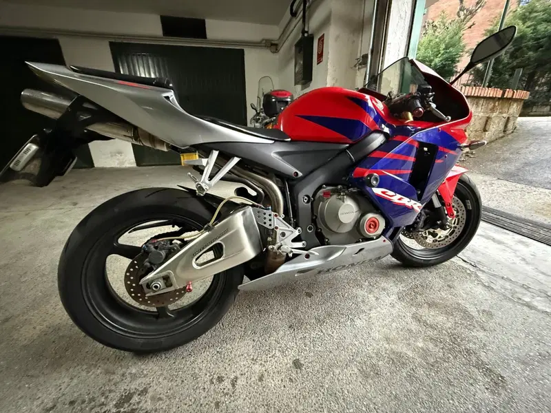 Honda CBR 600 RR (2005 - 06) (2)