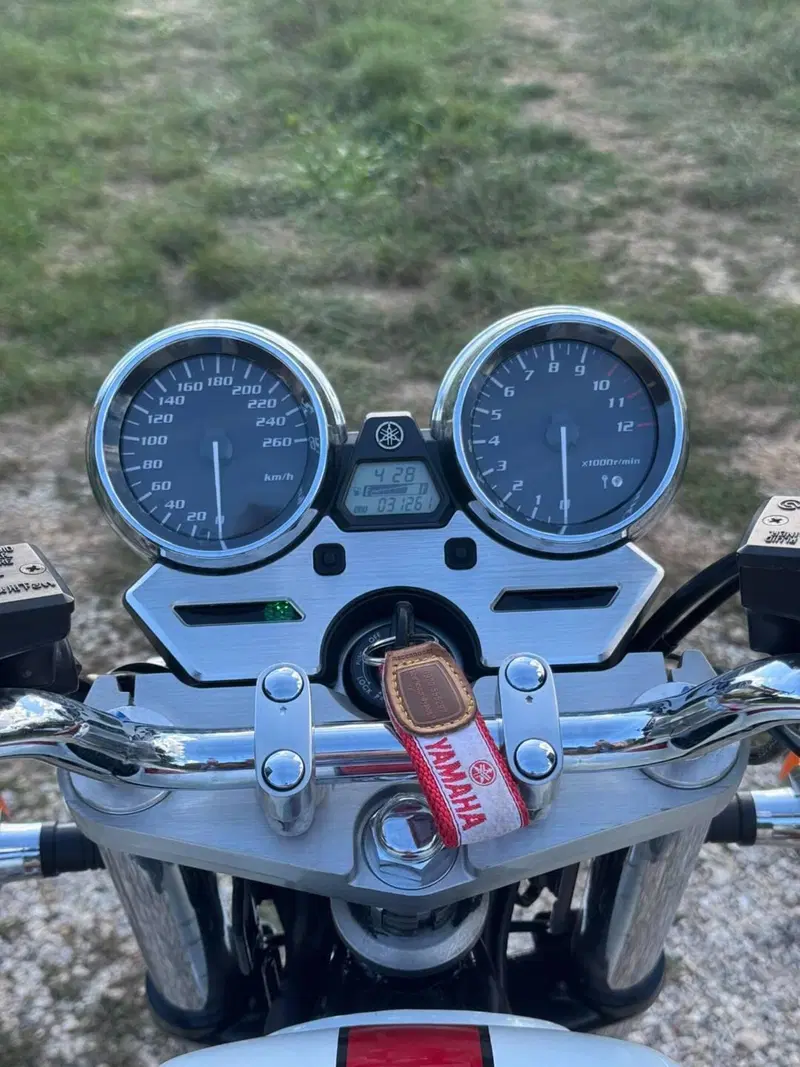 Yamaha XJR 1300 (2006 - 14) (9)