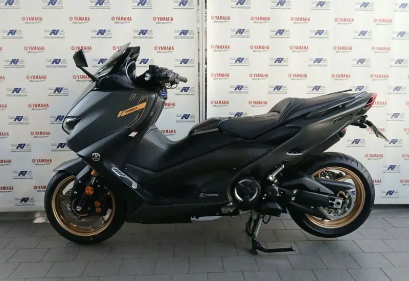 Yamaha T-Max 560 Tech Max (2021) (2)
