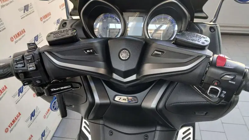 Yamaha T-Max 560 Tech Max (2021) (4)